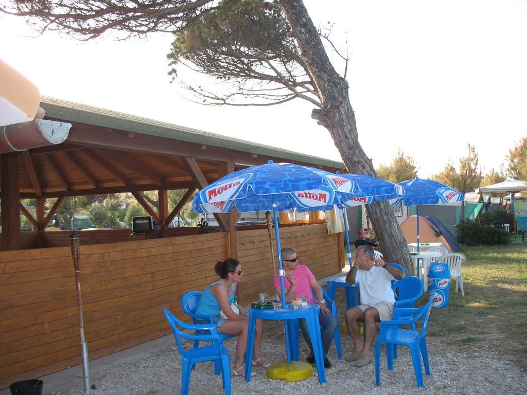 Camping La Pineta ปอร์โตเรกานาติ ภายนอก รูปภาพ